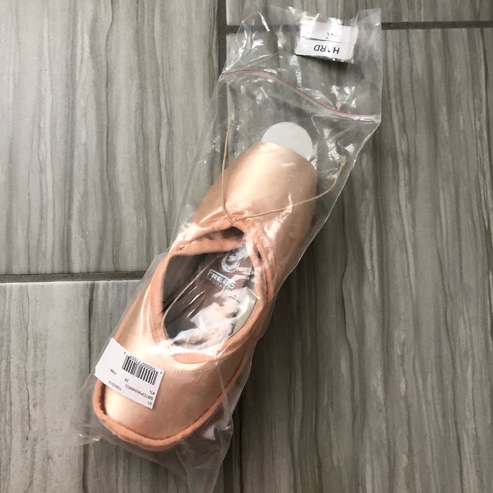 NEW Freed Pointe Shoes 4.5 XX